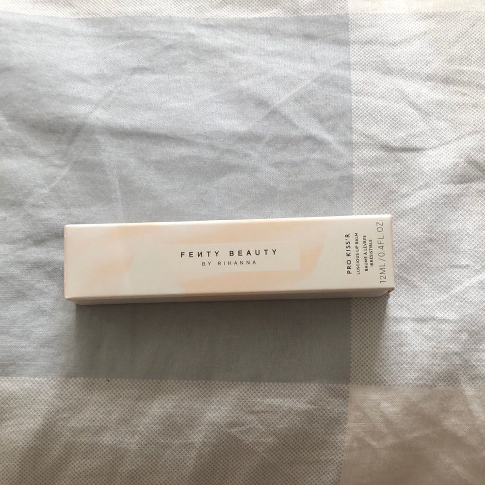 Fenty Beauty Pro Kisse’r Lip balm in Latte Lips NIB